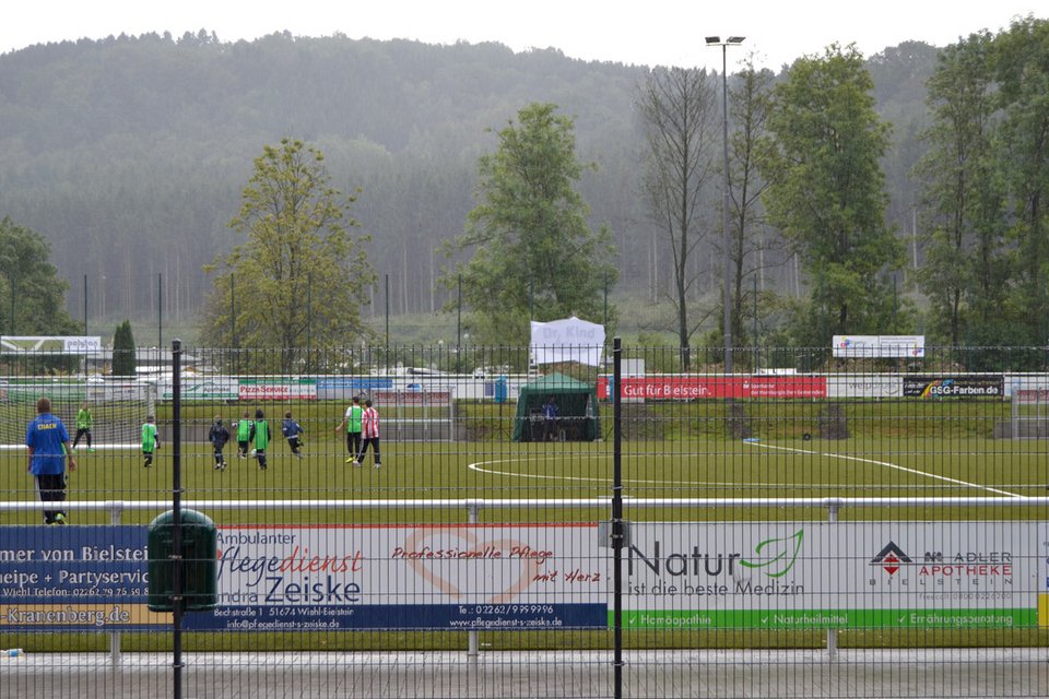 Ließen sich vom schlechten Wetter nicht beeindrucken: die Junioren des BSV Bielstein