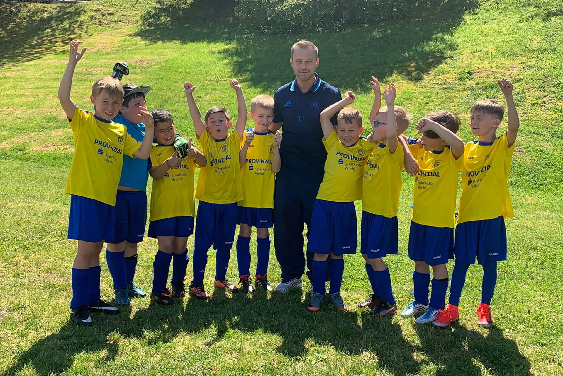 Großer Jubel bei unseren U8 + U9 Junioren nach zwei unvergesslichen Nachmittagen