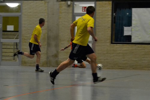 Dynamische Jungs: Holger Schulte und Uwe Funke von den Bielsteiner Old Boys nehmen die Verfolgung auf Dynamische Jungs: Holger Schulte und Uwe Funke von den Bielsteiner Old Boys nehmen die Verfolgung auf