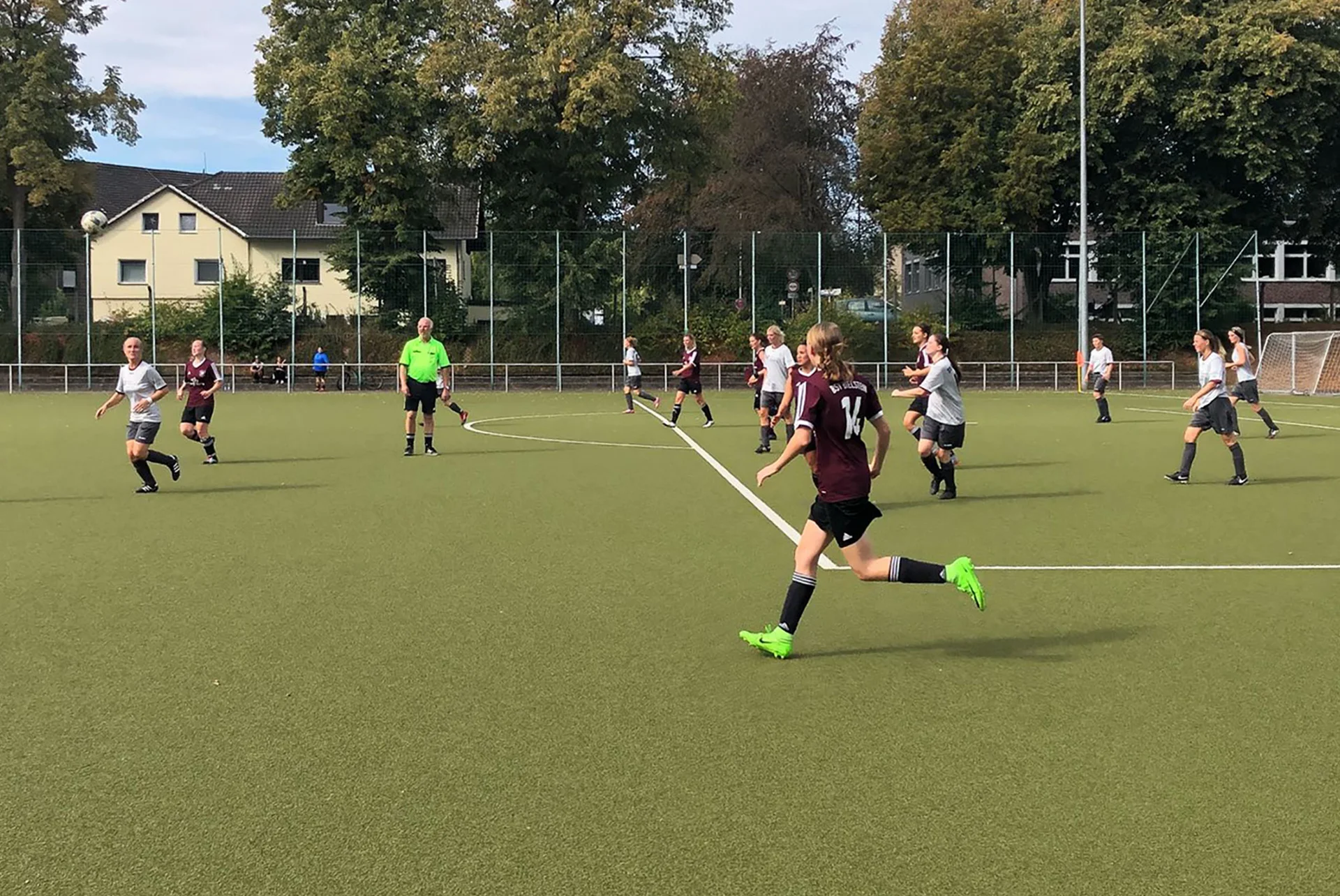 Unsere Damen hielten gegen die harte Gangart der Gastgeberinnen aus Eitorf gut dagegen