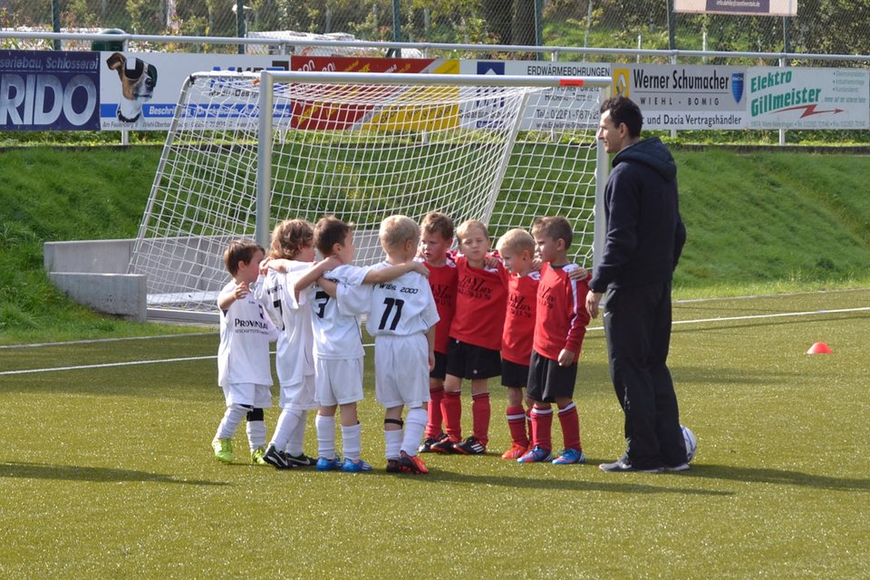 Hochkonzentriert: die Kinder des FV Wiehl und BV Drabenderhöhe