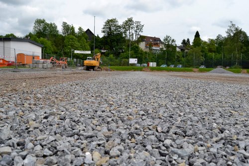 Linien aus Stein: zur Markierung der genauen Maße nutzten die Arbeiter längliche Linien aus Steinen Linien aus Stein: zur Markierung der genauen Maße nutzten die Arbeiter längliche Linien aus Steinen