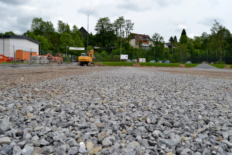 Linien aus Stein: zur Markierung der genauen Maße nutzten die Arbeiter längliche Linien aus Steinen Linien aus Stein: zur Markierung der genauen Maße nutzten die Arbeiter längliche Linien aus Steinen