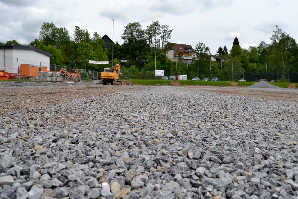 Linien aus Stein: zur Markierung der genauen Maße nutzten die Arbeiter längliche Linien aus Steinen Linien aus Stein: zur Markierung der genauen Maße nutzten die Arbeiter längliche Linien aus Steinen