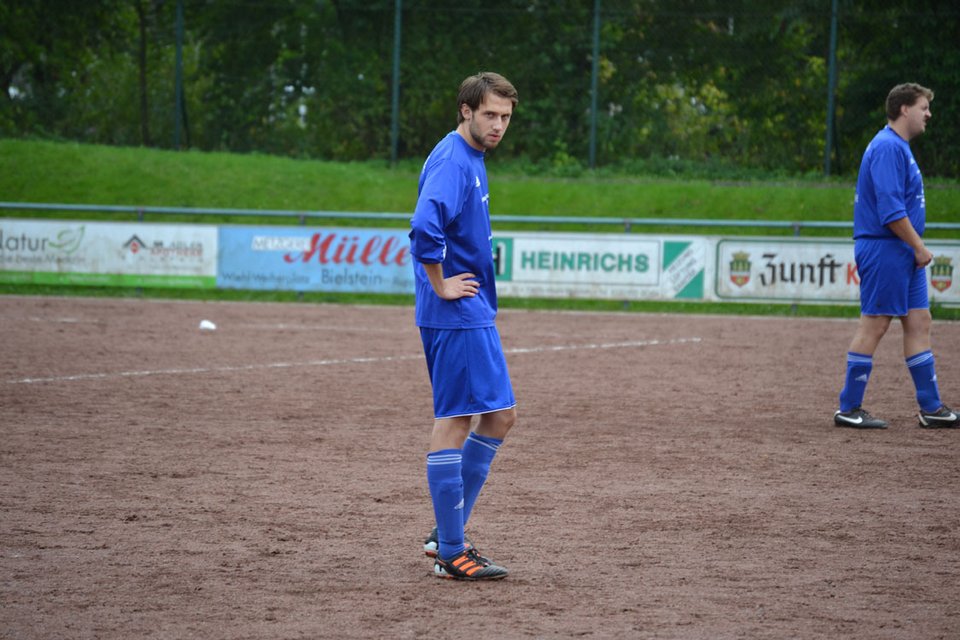 Sebastian guckt vor dem Anpfiff noch kritisch