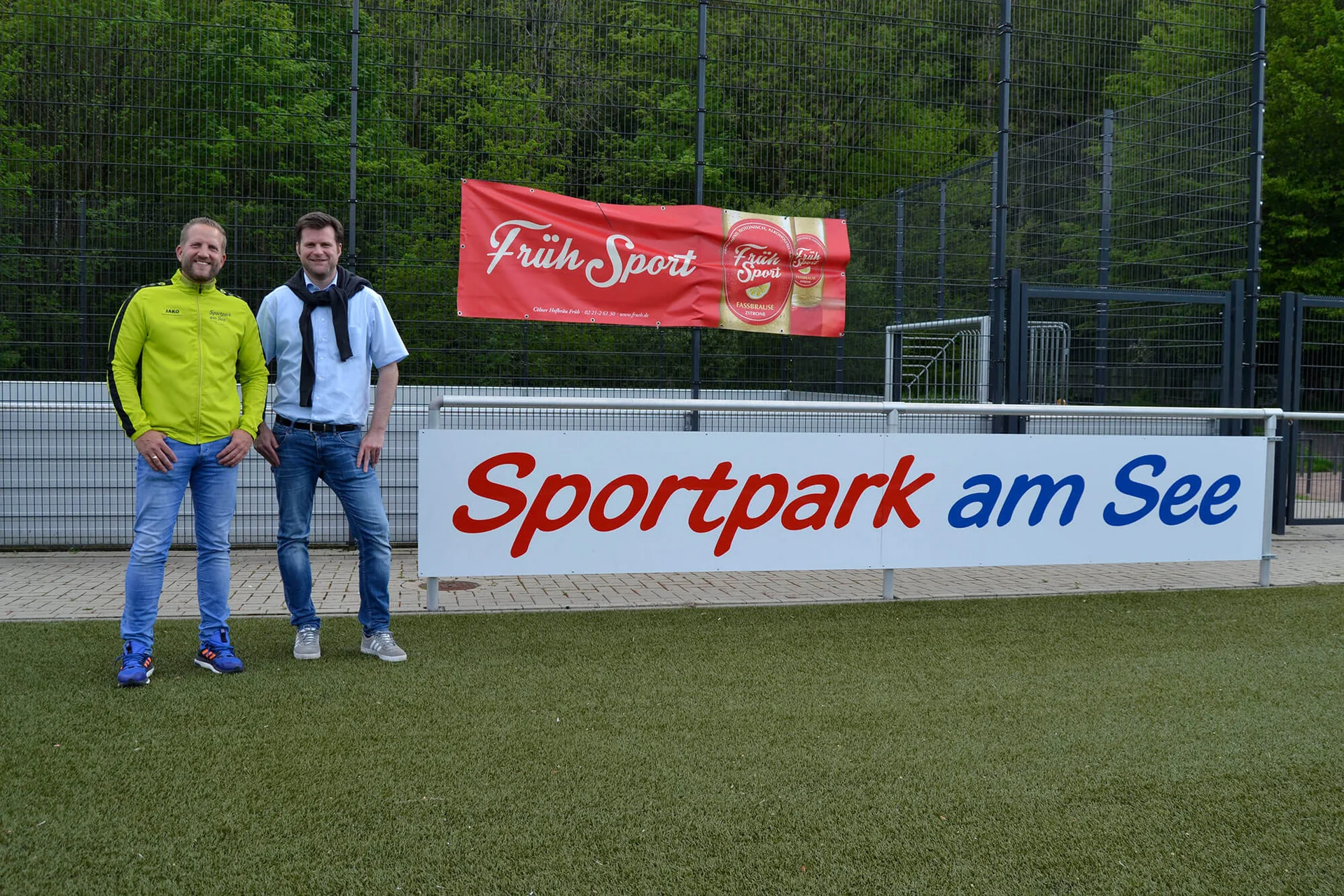 Thorsten Maier, Geschäftsführer des Sportparks am See, und Christof Fries, 1. Vorsitzender des BSV Viktoria Bielstein, freuen sich über die Kooperation