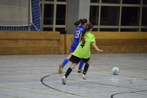 Jenny Völker läuft ihrer Gegenspielerin davon Jenny Völker läuft ihrer Gegenspielerin davon