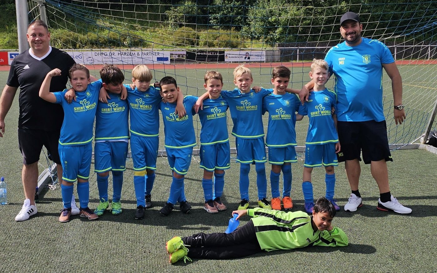 Die U9 Junioren des BSV Viktoria Bielstein um das Trainerteam Marcel Savas und Andre Dürrast