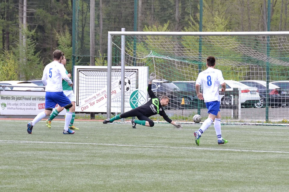 Erstmalige Führung: Marcel Nördtling markiert auf Vorlage von Kevin Müller das 2:1 ... Erstmalige Führung: Marcel Nördtling markiert auf Vorlage von Kevin Müller das 2:1 ...