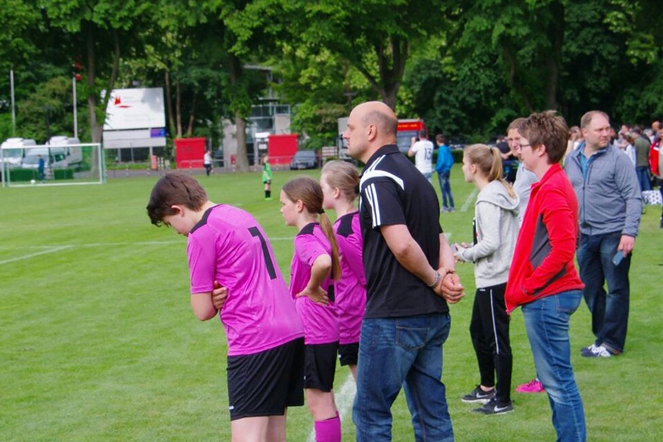 Angespannt: Daniel Prückl mit seinen Spielerinnen
