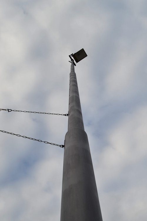 Die Flutlichtmasten haben einen neuen Anstrich erhalten Die Flutlichtmasten haben einen neuen Anstrich erhalten