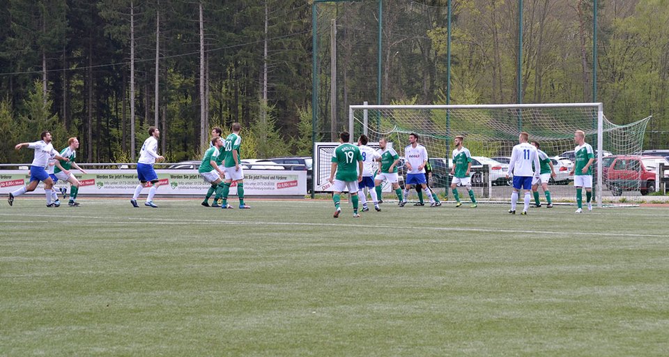 Die Blaupause des 4:1: nach einem Eckball von Manuel Holtz ...