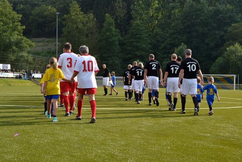Auf dem Weg zur Formationsaufstellung ... Auf dem Weg zur Formationsaufstellung ...