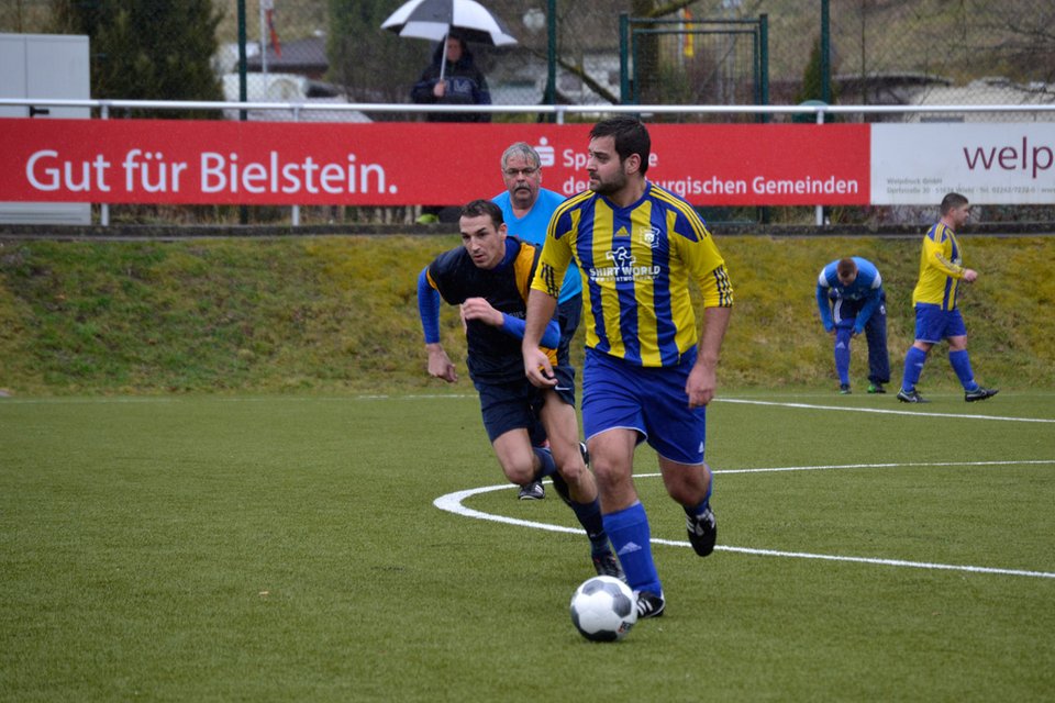 Kopf oben: Patrick Weßel bei der Spieleröffnung