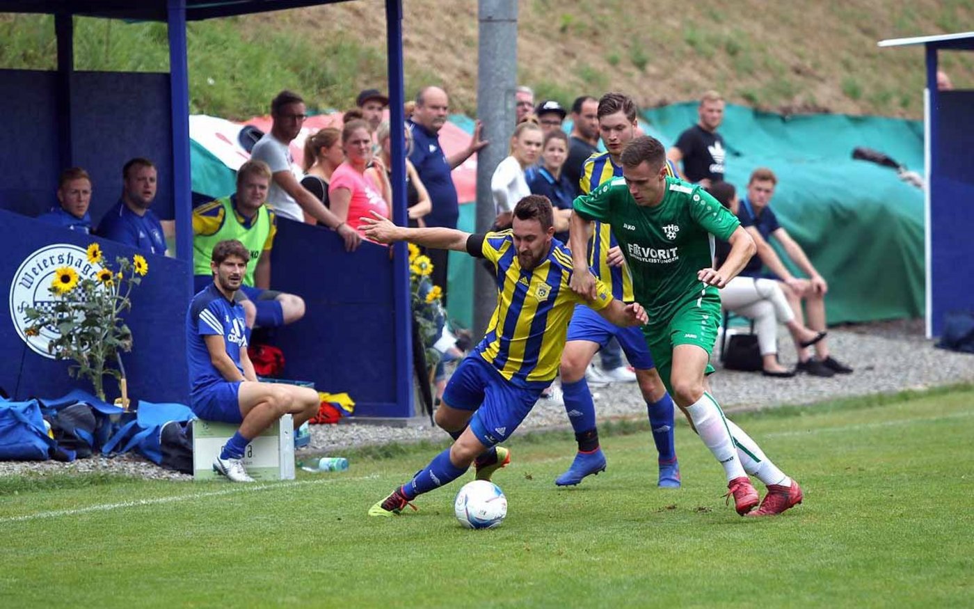 Packendes Duell: Im Spiel um Platz 5 ging es zwischen Bröltal und Bielstein heiß her
