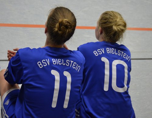 Jacqueline Holtz und Sarah Kapp im Gespräch Jacqueline Holtz und Sarah Kapp im Gespräch