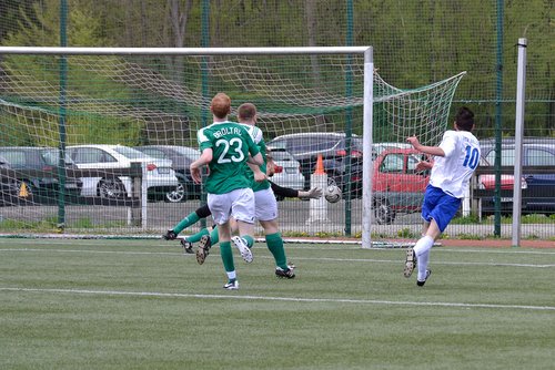 ... und trifft zum 3:1 ins Netz ... und trifft zum 3:1 ins Netz