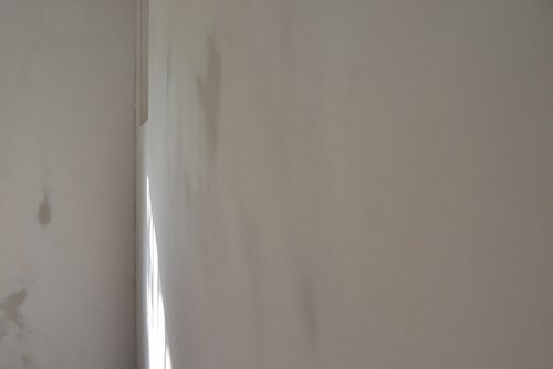 Glatt wie ein Baby-Popo: die Wände nach der Fertigstellung des Verspachtelns