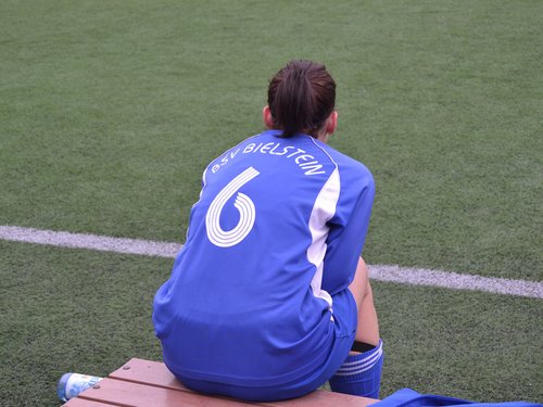 Katrina Schneider bettelt um göttliche Mithilfe Katrina Schneider bettelt um göttliche Mithilfe