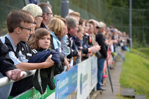 Hatten ihren Spaß: die zahlreichen Besucher der Dr-Kind-Arena Hatten ihren Spaß: die zahlreichen Besucher der Dr-Kind-Arena