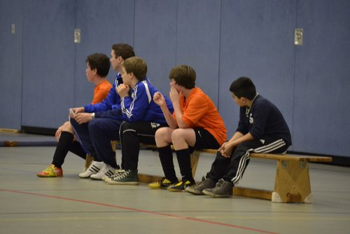Die spärlich besetzte Bank der U13 in der Vorrunde Die spärlich besetzte Bank der U13 in der Vorrunde