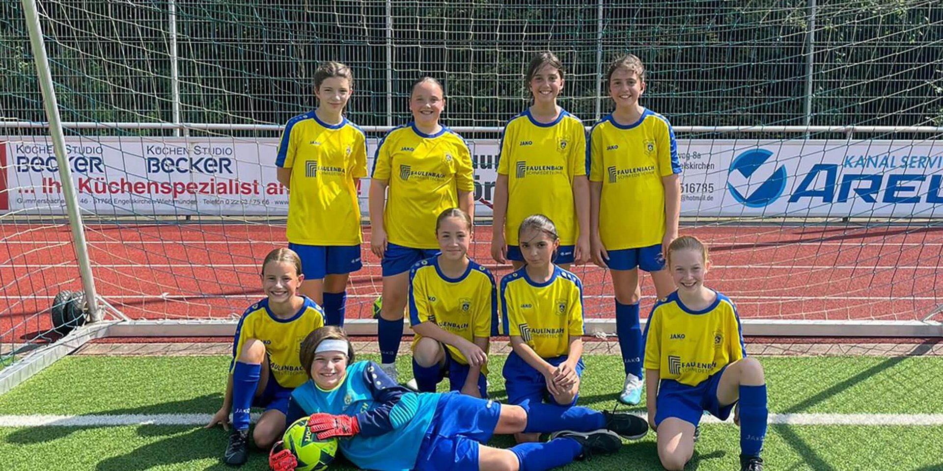 Die U13 Juniorinnen des BSV Viktoria Bielstein um das Trainerteam Mellita Bubolz und Johann Kast