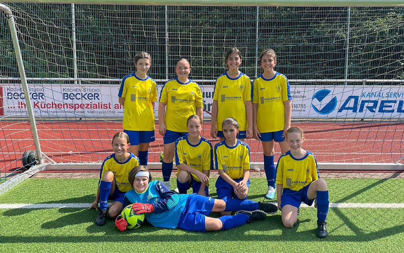 Die U13 Juniorinnen des BSV Viktoria Bielstein um das Trainerteam Mellita Bubolz und Johann Kast