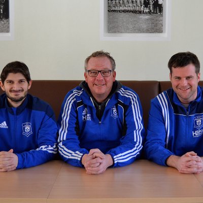 Georgios Xanthoulis, Thorsten Prangenberg und Christof Fries bei der Vorstellung des neuen Trainerteams im Bielsteiner Vereinshaus