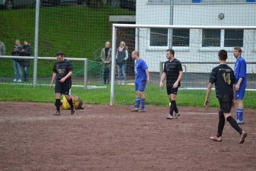 Fast im Gegenzug erzielten die Weiershagener noch das 7:3 ... Fast im Gegenzug erzielten die Weiershagener noch das 7:3 ...