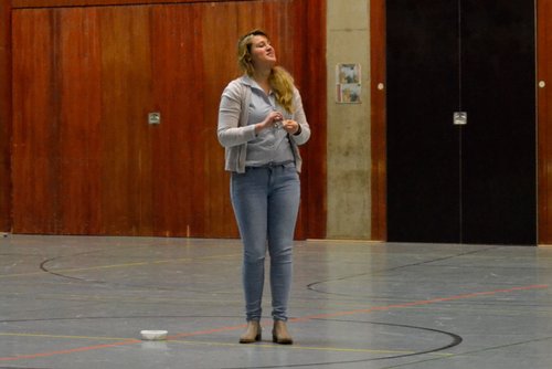 Bezaubernde Losfee: Christa Zultner war für die Auslosung der Tombolapreise verantwortlich Bezaubernde Losfee: Christa Zultner war für die Auslosung der Tombolapreise verantwortlich