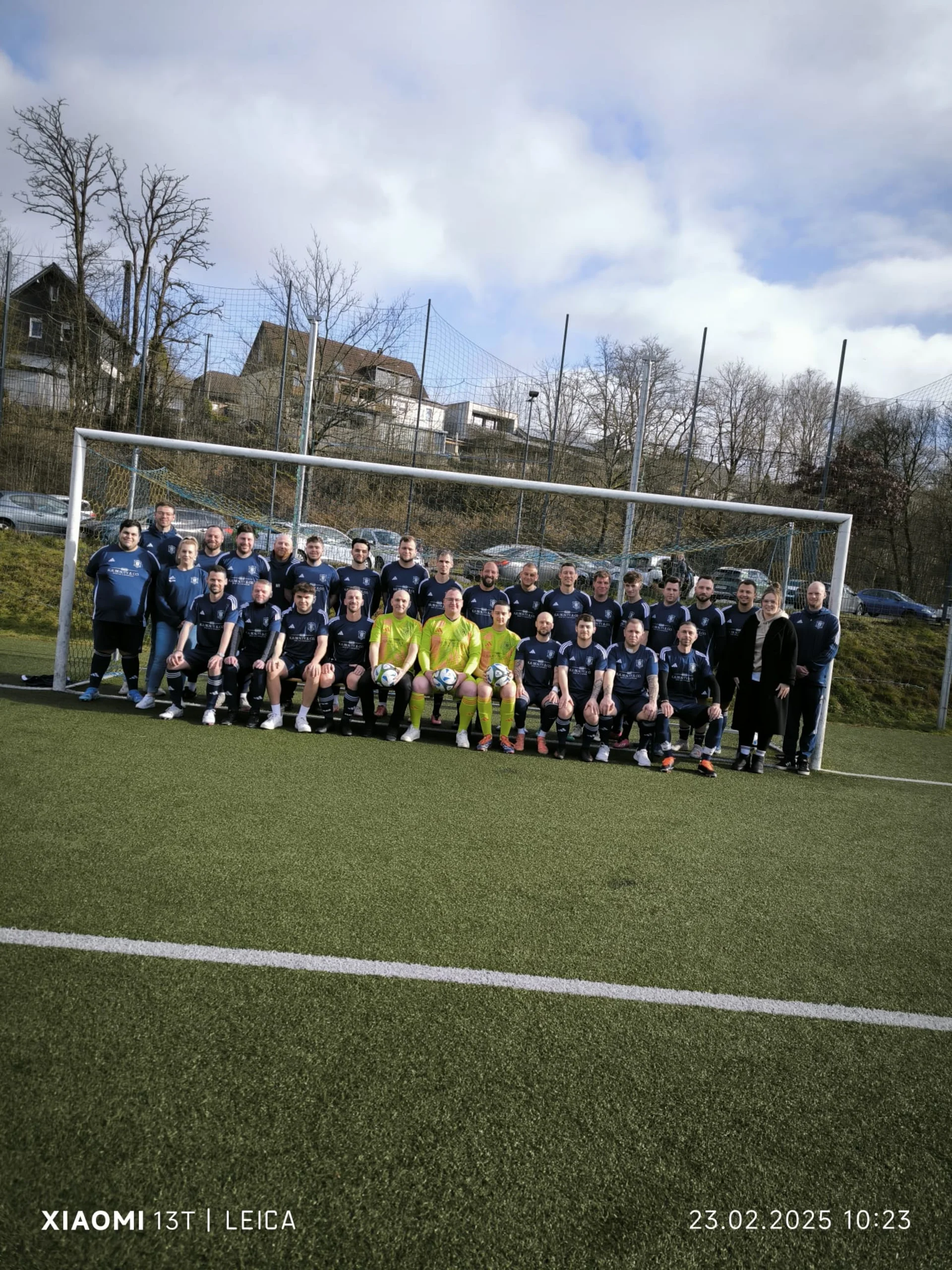 Unsere Dritte Herren mit Kerstin Scheldt (2.v.r.), Inhaberin von KS Beauty & Co