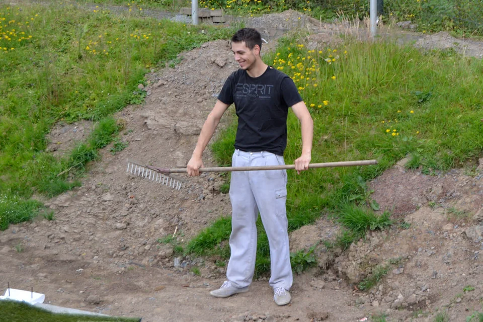 Muskelprotz: Tristan Thönes deutet seine Kraft an Muskelprotz: Tristan Thönes deutet seine Kraft an