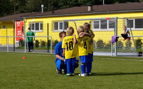 Wir möchten unseren Kindern und Jugendlichen eine erfüllende Heimat im Fußball bieten Wir möchten unseren Kindern und Jugendlichen eine erfüllende Heimat im Fußball bieten