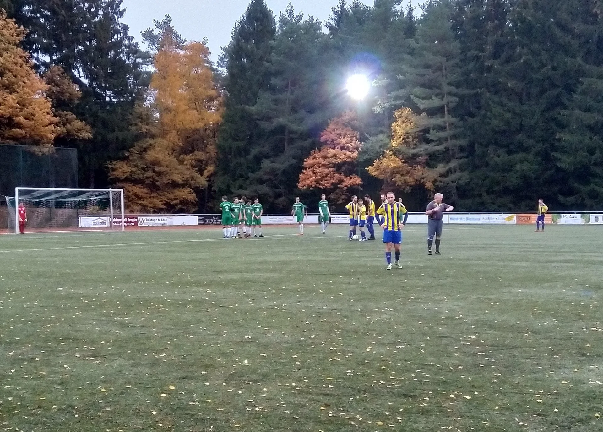 Lobenswert: Der Schiedsrichter leitete die Partie zwischen Bröltal und Bielstein sehr souverän und machte kaum Fehler
