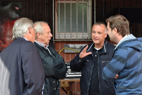 Letzte Instruktionen: Thomas Rothe spricht zu Eckhard Klees, Burkhardt Klein und Kristian Naglo Letzte Instruktionen: Thomas Rothe spricht zu Eckhard Klees, Burkhardt Klein und Kristian Naglo