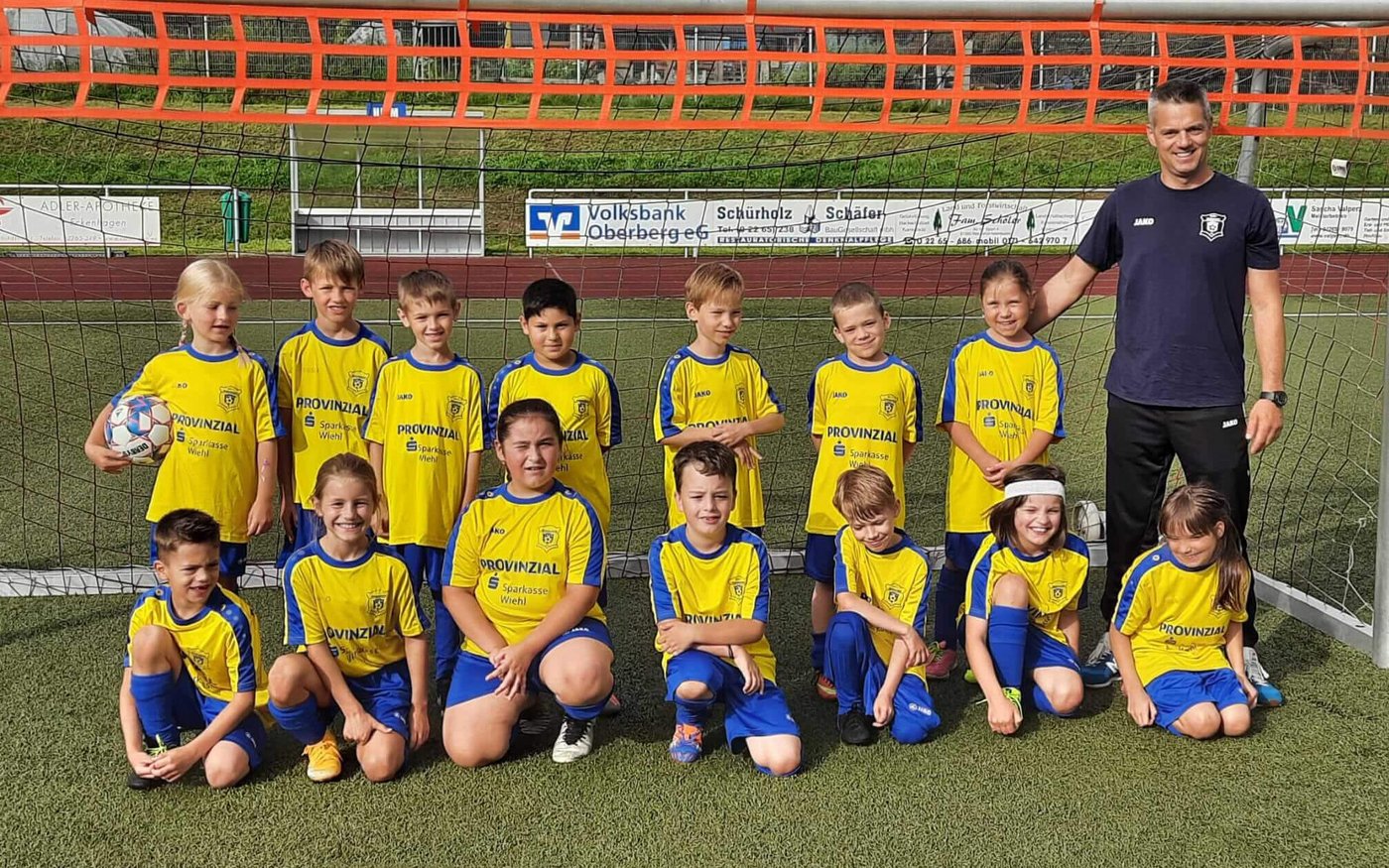 Die U8 Junioren des BSV Viktoria Bielstein um Trainer Andy Pradel
