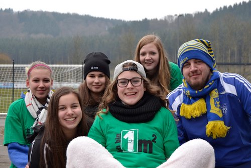 Gruppenfoto der Spielerinnen mit dem Trainer, Teil 2 Gruppenfoto der Spielerinnen mit dem Trainer, Teil 2