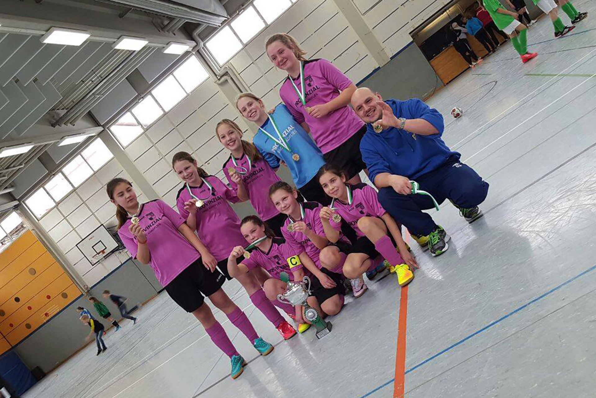Die Mädchen erfüllten sich ihren Traum und holten die Hallenkreismeisterschaft nach Bielstein/Wiehl