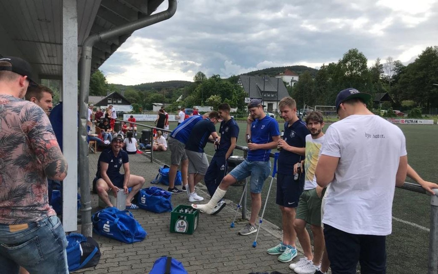 Nach dem Spiel gegen Morsbach ging es für unsere Erste Herren schnurstracks in die Vereinskneipe Haus Kranenberg, um den Saisonabschluss zu feiern