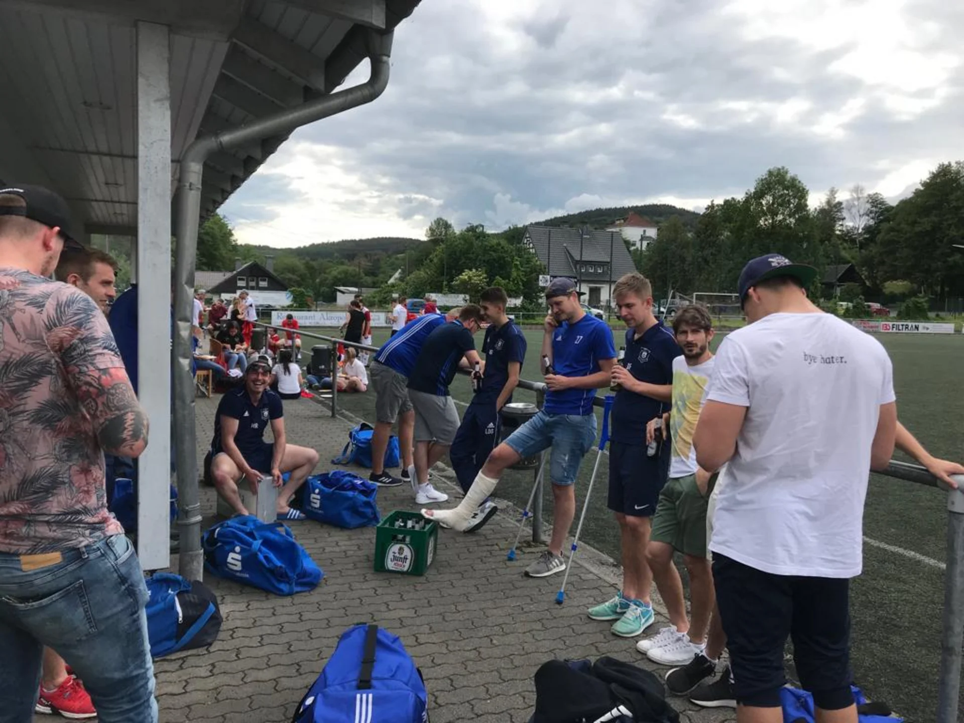 Nach dem Spiel gegen Morsbach ging es für unsere Erste Herren schnurstracks in die Vereinskneipe Haus Kranenberg, um den Saisonabschluss zu feiern