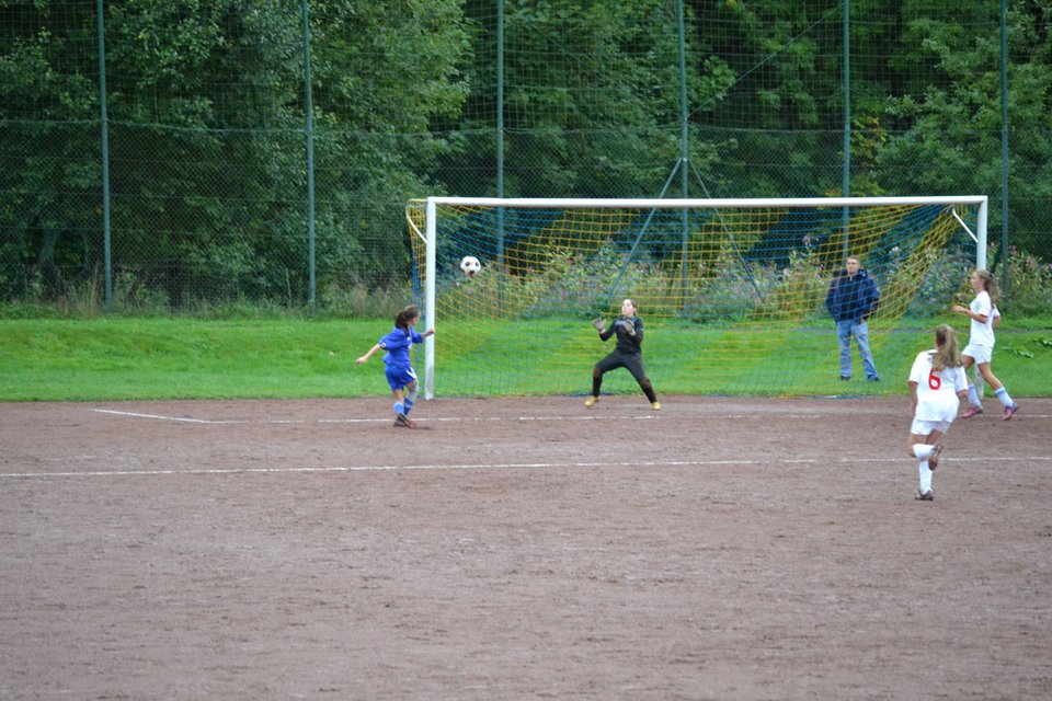 ... aber nicht über den Ball kommt ...