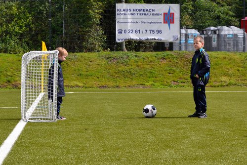 Den Anfang machte unsere Jugend, die zwischen 11 und 15 Uhr mit verschiedenen Aktivitäten bespaßt wurde Den Anfang machte unsere Jugend, die zwischen 11 und 15 Uhr mit verschiedenen Aktivitäten bespaßt wurde