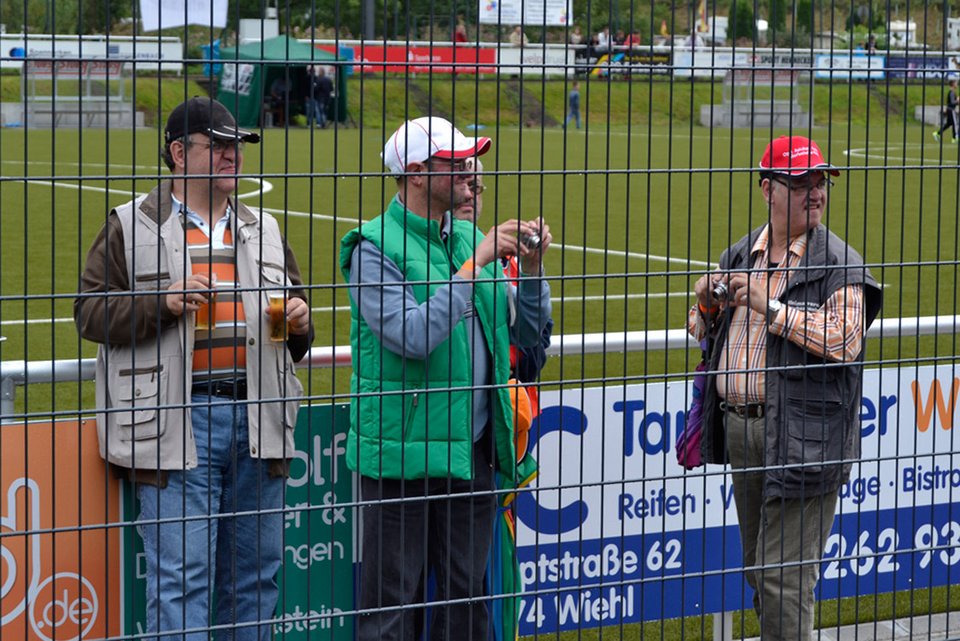 Fototouristen: der 1. FC Köln zog wie erhofft zahlreiche Fans aus dem gesamten Rheinland an Fototouristen: der 1. FC Köln zog wie erhofft zahlreiche Fans aus dem gesamten Rheinland an