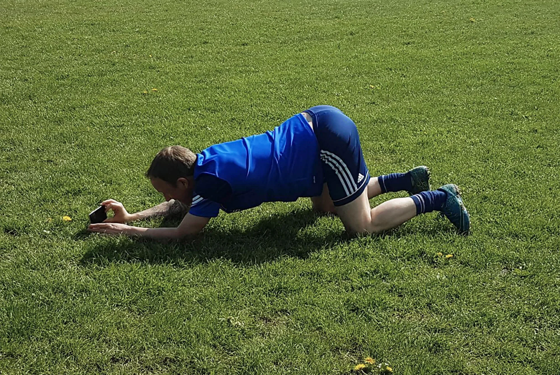 Unsere Dritte Herren spielte in Hunsheim, Dr. Alexander Moog kümmerte sich um den Löwenzahn