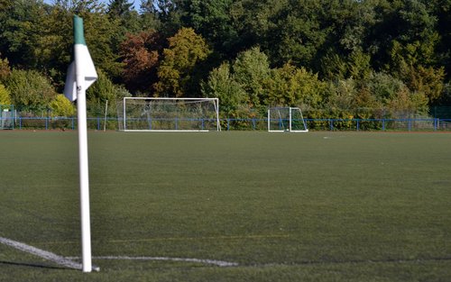 Porträtaufnahme des Rösrather Sportplatzes