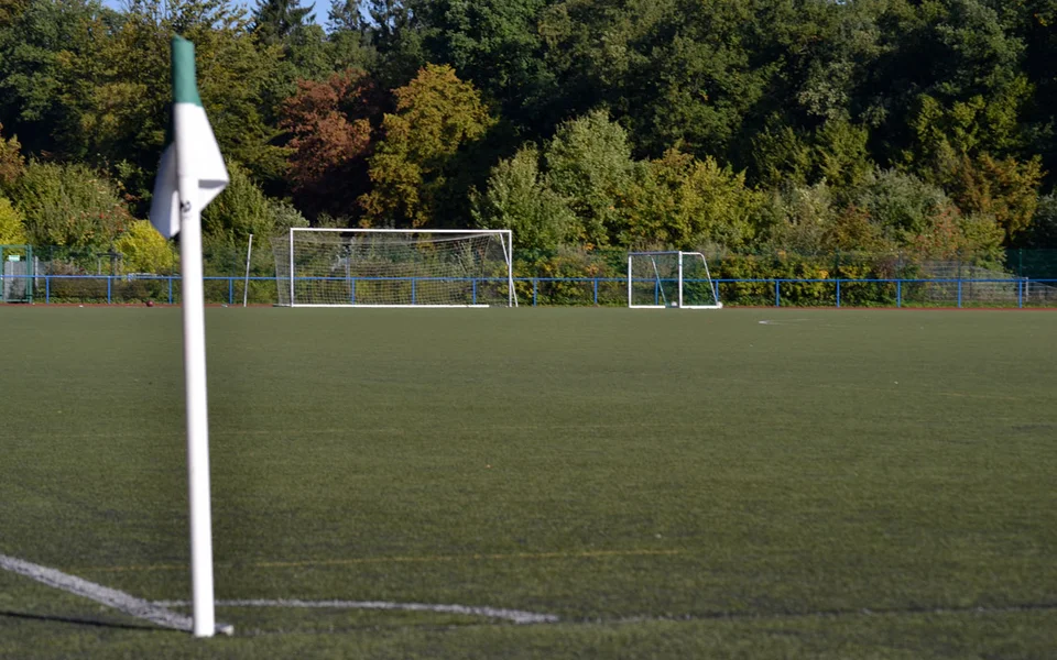 Porträtaufnahme des Rösrather Sportplatzes