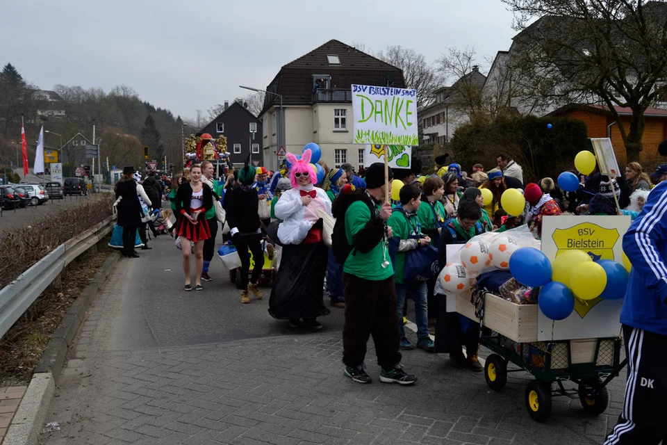 Bunter Haufen: der BSV Bielstein präsentierte auch in der Kleiderwahl seine bunte Vielfalt Bunter Haufen: der BSV Bielstein präsentierte auch in der Kleiderwahl seine bunte Vielfalt