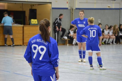 Annalena Müllenmeister, Jacqueline Holtz und Sarah Kapp warten auf den Pfiff Annalena Müllenmeister, Jacqueline Holtz und Sarah Kapp warten auf den Pfiff