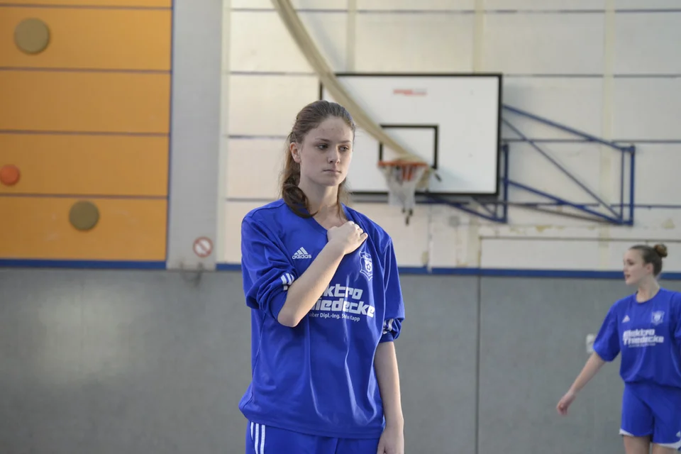 Vivian Schulte beim Aufwärmen vor dem ersten Spiel Vivian Schulte beim Aufwärmen vor dem ersten Spiel
