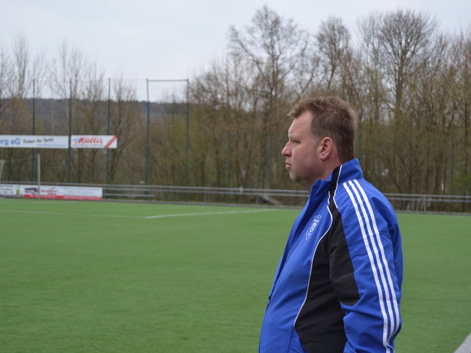 Thomas Tröster sah heute nicht die beste Leistung seiner Mannschaft, konnte mit dem Remis aber trotzdem gut leben Thomas Tröster sah heute nicht die beste Leistung seiner Mannschaft, konnte mit dem Remis aber trotzdem gut leben